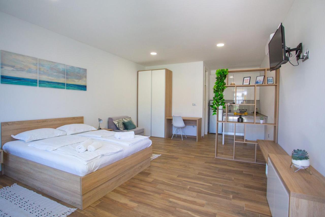 Poseidon Mobile Home Resort Макарска Экстерьер фото