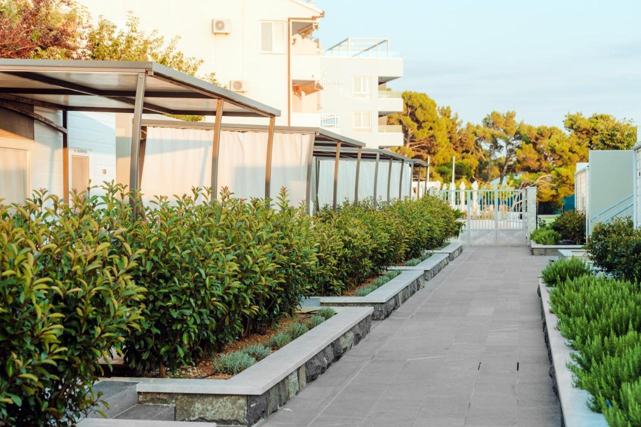 Poseidon Mobile Home Resort Макарска Экстерьер фото