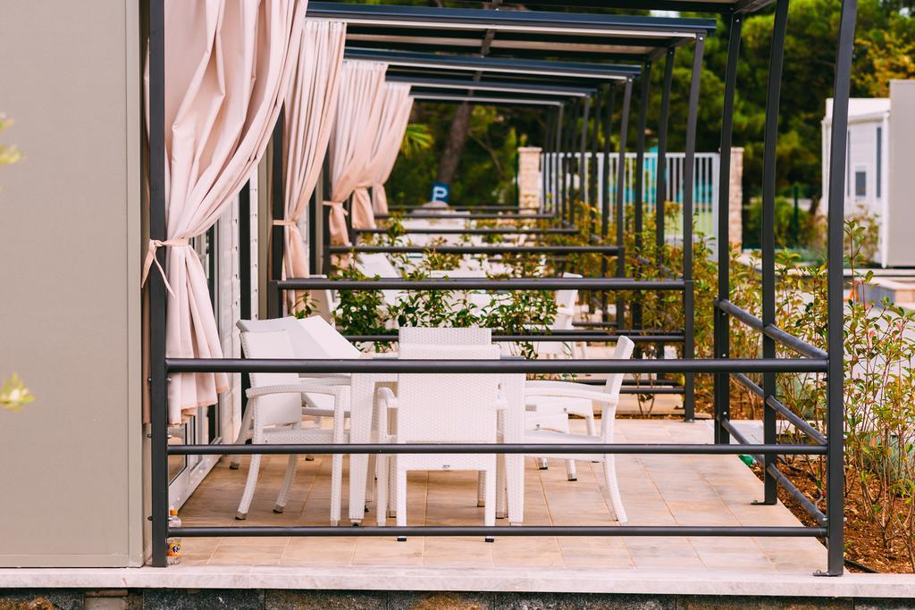 Poseidon Mobile Home Resort Макарска Экстерьер фото