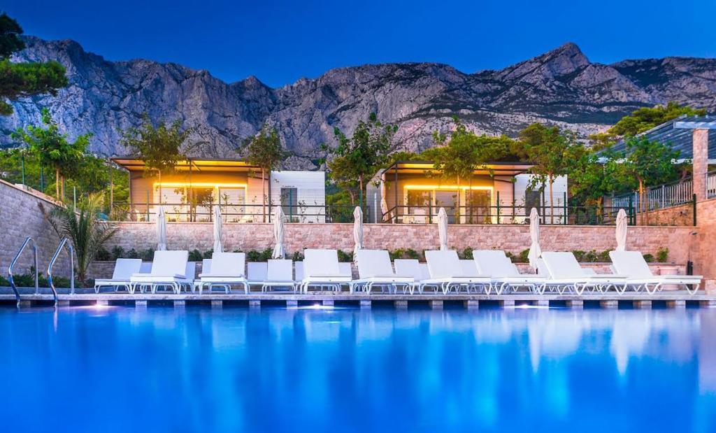 Poseidon Mobile Home Resort Макарска Экстерьер фото