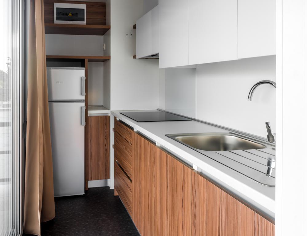 Poseidon Mobile Home Resort Макарска Экстерьер фото